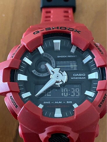  Beden Casio G-SHOCK GA-700-4ADR Kol Saati