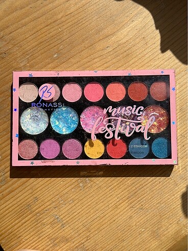 Revolution Glitter + Mat far paleti