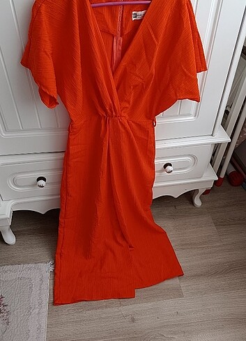 Kruvaze yaka turuncu elbise 