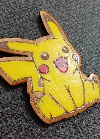Pikachu Pokemon Ahşap Rozet Broş