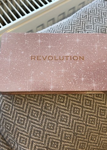 Revolution Y2K Far Paleti - Görsel 2