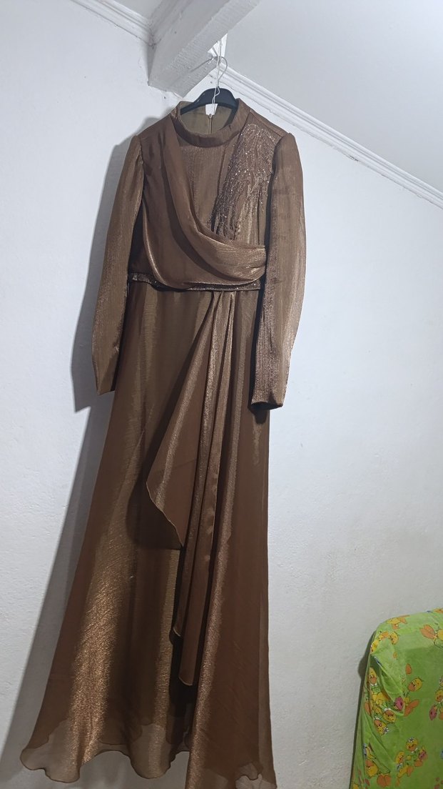 Uzun Yeşil Dökümlü Gotik Elbise 
yeşil 600 kahverengi 700 - Görsel 4