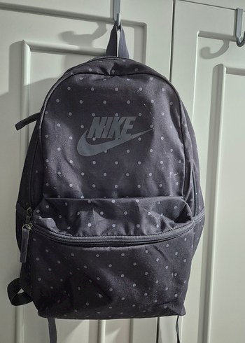 Nike Siyah Noktali Sirt Cantasi Orjinal