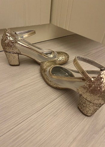 Altın Renkli, Parlak Topuklu Abiye Ayakkabı - Görsel 5