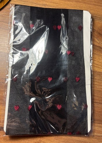 Kırmızı Nakışlı ve Kadın Külotlu Çorap - Görsel 2