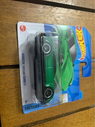  Hot Wheels Porsche taycan turbo s