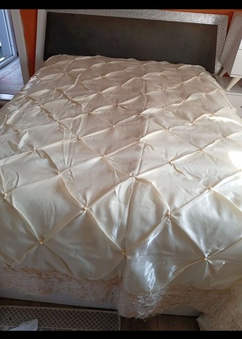 Çeyizlik Beyaz Parlak Yatak Örtüsü - Görsel 3