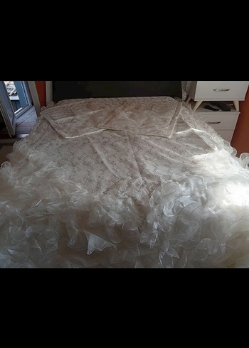 Çeyizlik İşlemeli Beyaz Parlak Yatak Örtüsü - Görsel 2