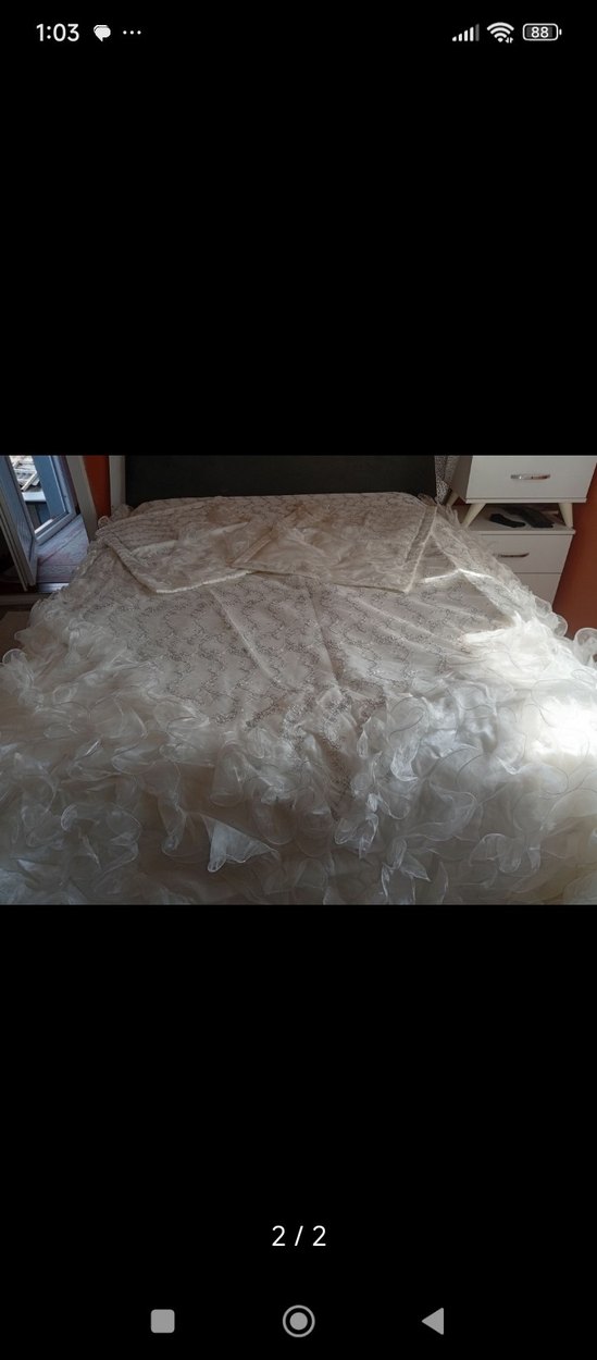 Çeyizlik İşlemeli Beyaz Parlak Yatak Örtüsü - Görsel 2