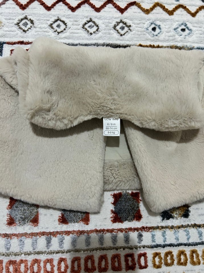 Kız Çocuk Bej Kürklü Yelek - Görsel 2