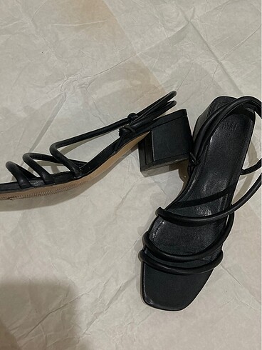 H&M H&M TOPUKLU SANDALET