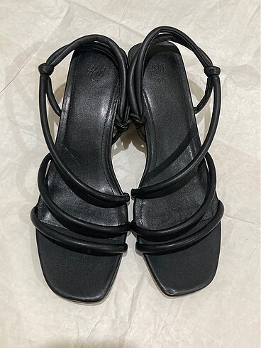 37 Beden H&M TOPUKLU SANDALET