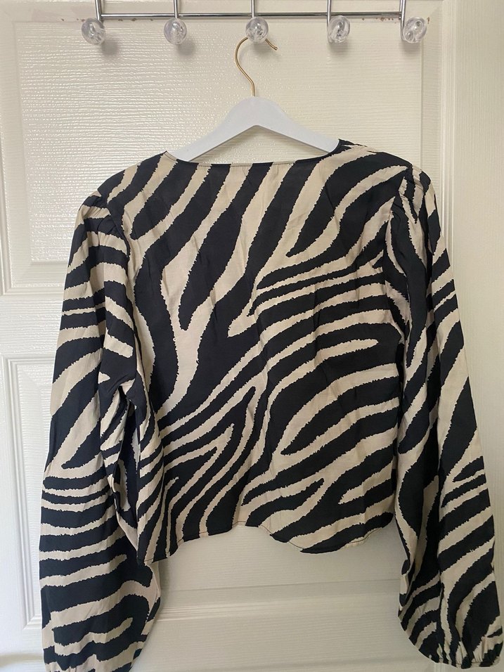 Zebra Desenli V Yakalı Kadın Bluz - Görsel 2