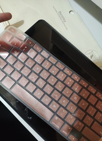 Bershka BERSHKA SİLİCON KLAVYE KORUYUCUSU MACBOOK+