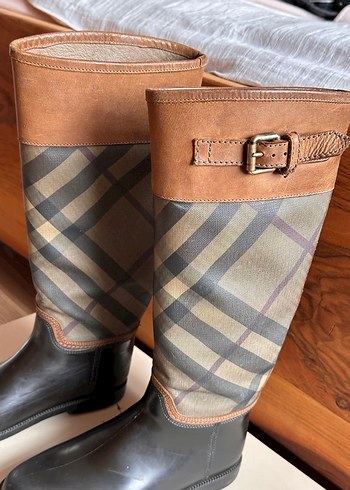 Burberry yağmur çizmesi - Görsel 3