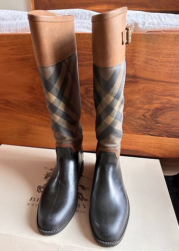 Burberry yağmur çizmesi - Görsel 6
