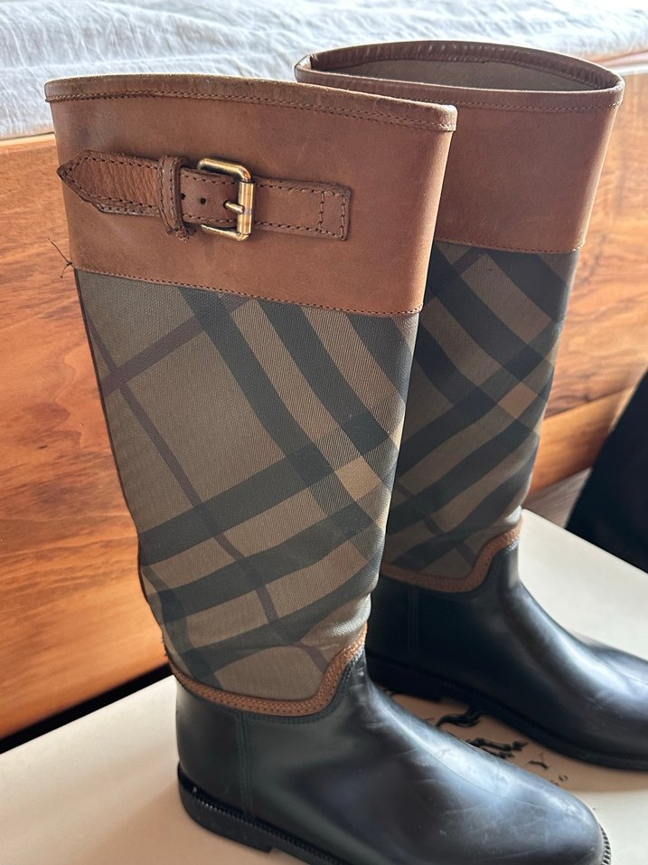 Burberry yağmur çizmesi - Görsel 2