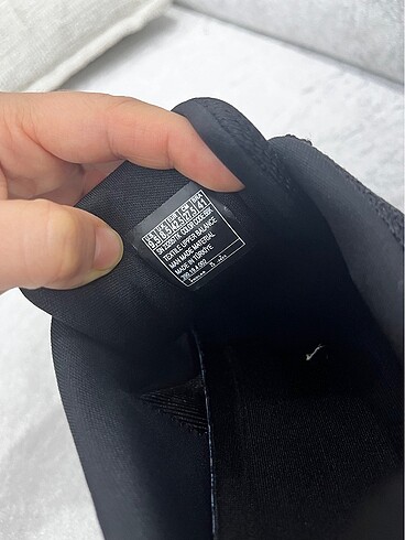 42.5 Beden siyah Renk Skechers 42,5 orijinal ????