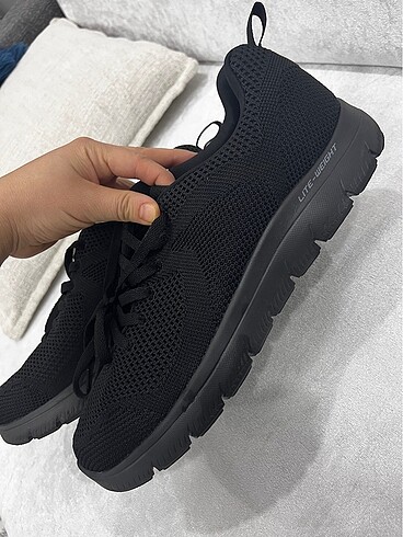 42.5 Beden Skechers 42,5 orijinal ????