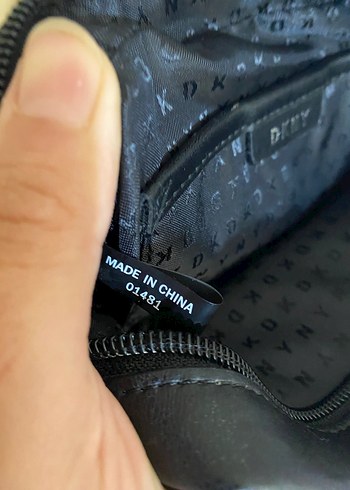 Beden Siyah Deri DKNY Çanta