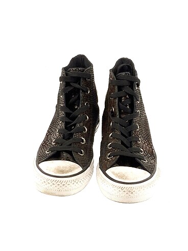 38 Beden Converse Spor Ayakkabı %70 İndirimli.