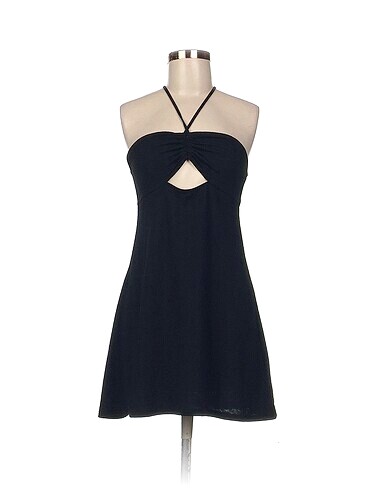 H&M Kısa Elbise %70 İndirimli.