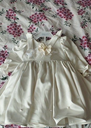 1 yaş abiye  kırık beyaz renginde  doğum gününde giyildi sadece - Görsel 3