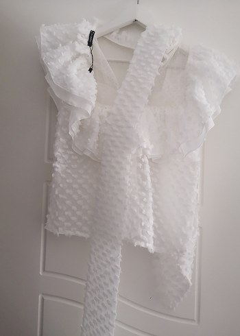 Beyaz Fırfırlı Kolsuz Bluz - Görsel 4