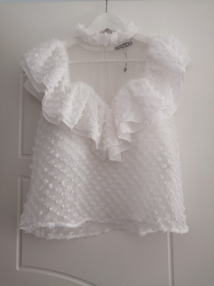 Beyaz Fırfırlı Kolsuz Bluz - Görsel 3