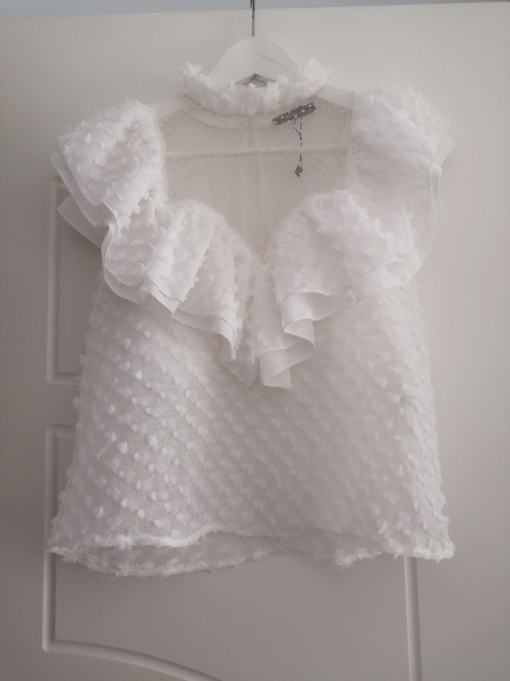 Beyaz Fırfırlı Kolsuz Bluz - Görsel 2