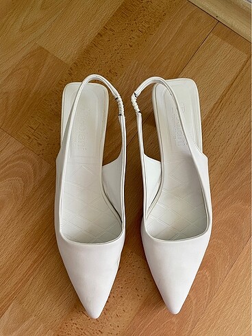 Beyaz stiletto
