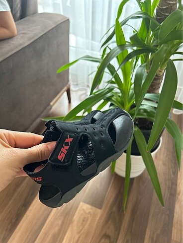 Skechers 24 numara sandalet