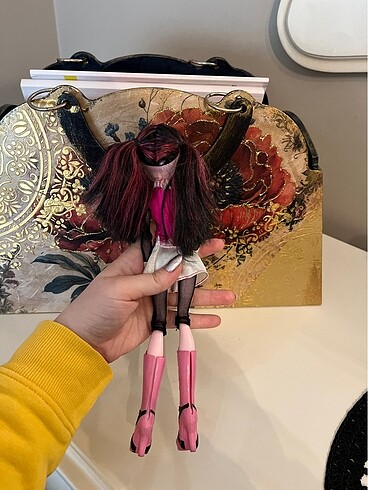 Beden Monster high dracula bebeği eski modellerden