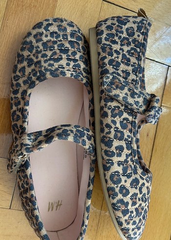 33 Beden H&M Kız Çocuk Mavi Leopar Desenli Babet
