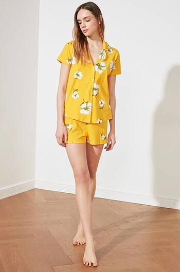 Trendyolmilla sarı çiçek baskılı örme pijama takımı