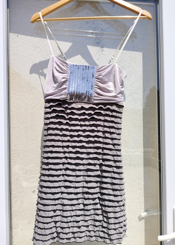 Sık ve rahat kalıp elbise - Görsel 4