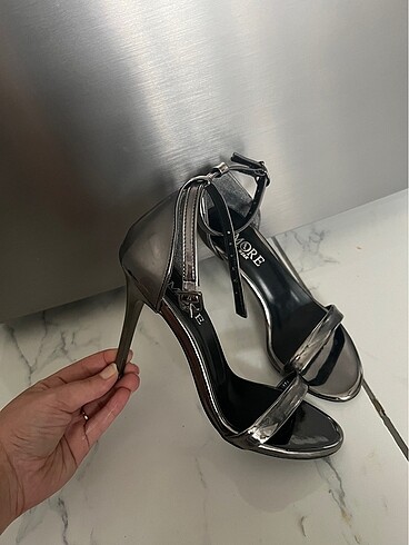 Gri tek bant topuklu ayakkabı - Görsel 5