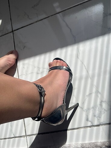Gri tek bant topuklu ayakkabı - Görsel 6