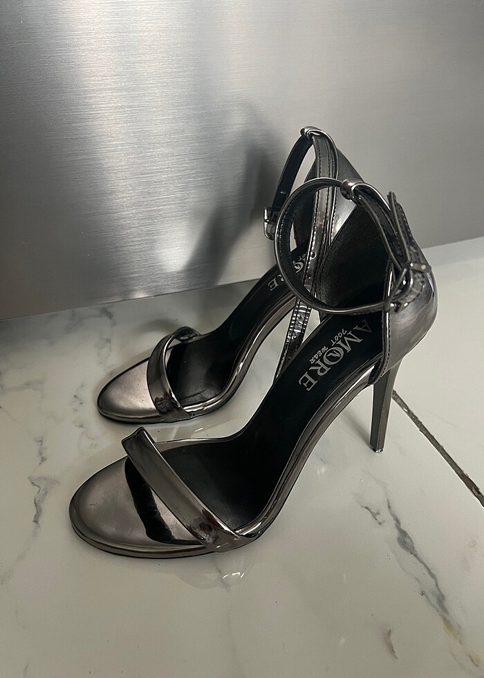 Gri tek bant topuklu ayakkabı - Görsel 2