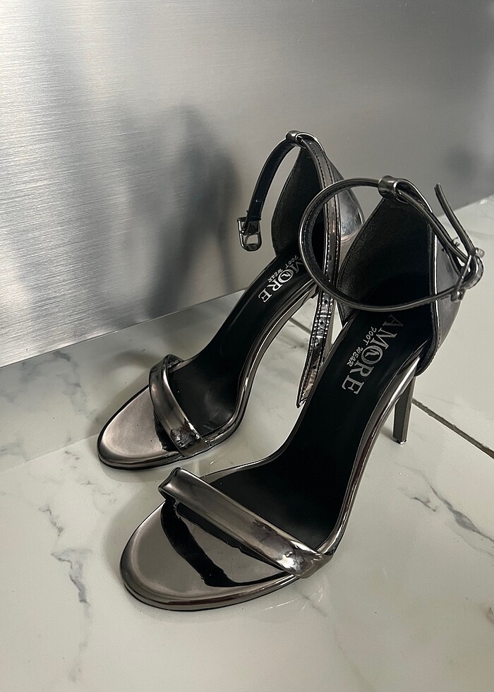 Gri tek bant topuklu ayakkabı - Görsel 3