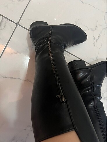Siyah fermuar detaylı çizme - Görsel 3
