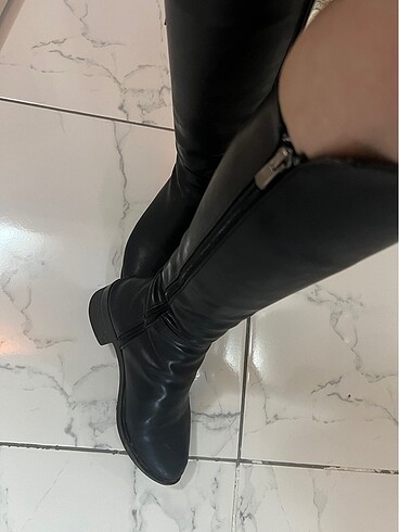 Siyah fermuar detaylı çizme - Görsel 6