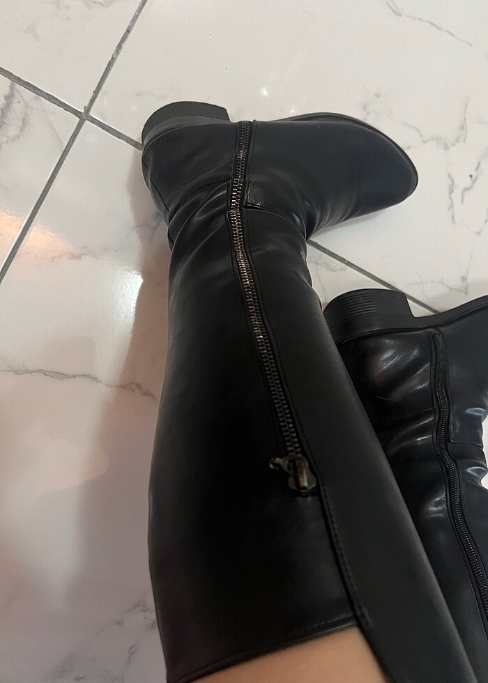 Siyah fermuar detaylı çizme - Görsel 3