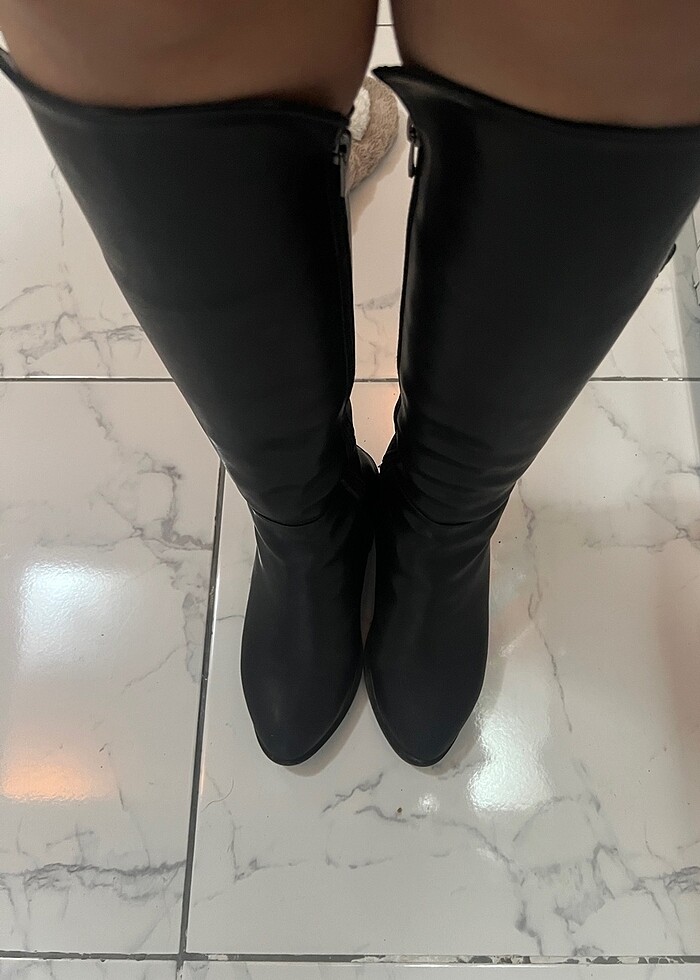 Siyah fermuar detaylı çizme - Görsel 5