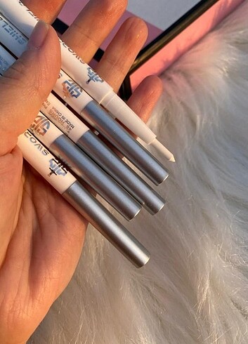 Beyaz eyeliner 