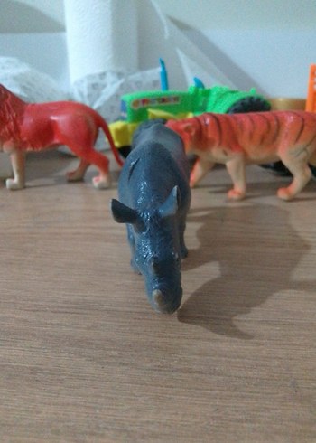 Gri Gergedan Figürü Oyuncak - Görsel 2