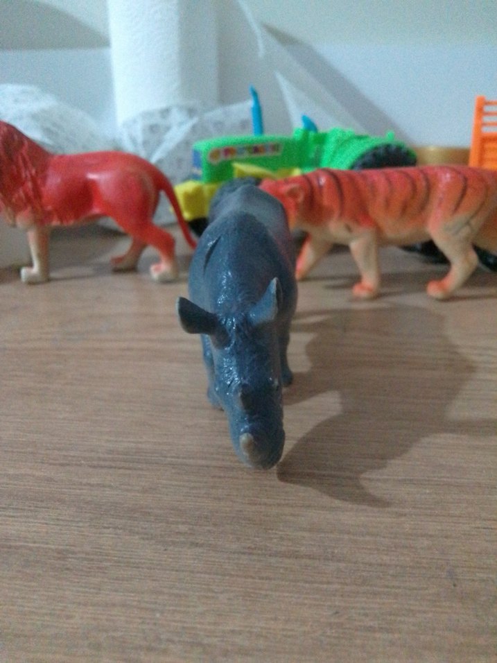 Gri Gergedan Figürü Oyuncak - Görsel 2