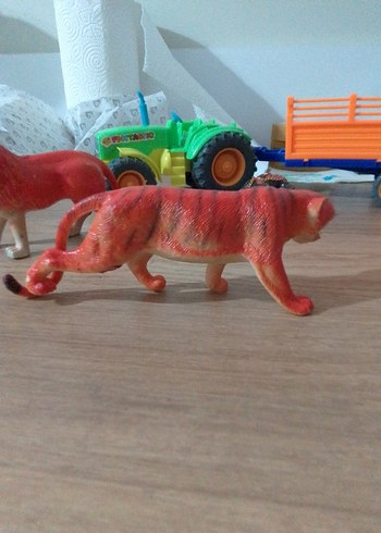 Kırmızı Aslan Figür Oyuncak - Görsel 2