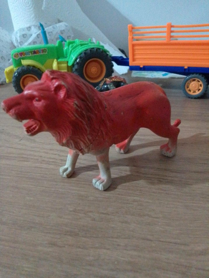 Kırmızı Aslan Figür Oyuncak - Görsel 4