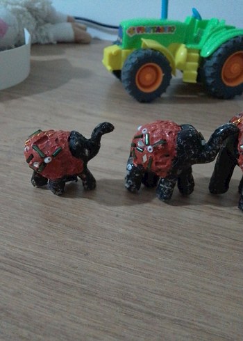 Kırmızı Fil Figürleri Seti - Görsel 3